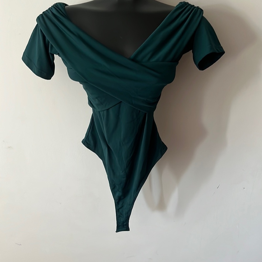 Women dark green short leave off the shoulder body suit
